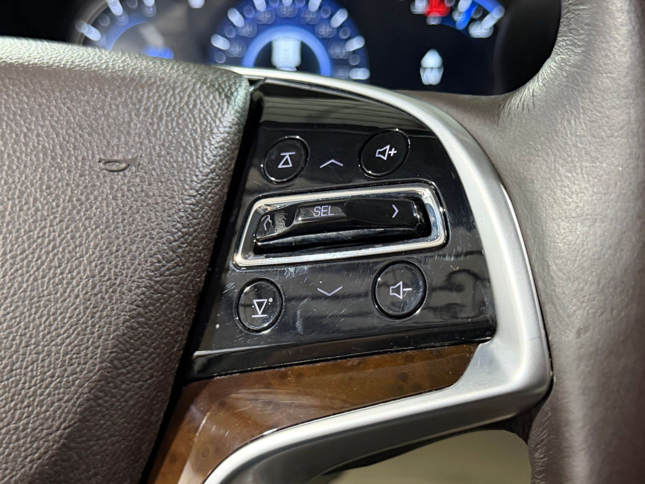 Used 2017 Cadillac Escalade Premium Luxury RWD image 25