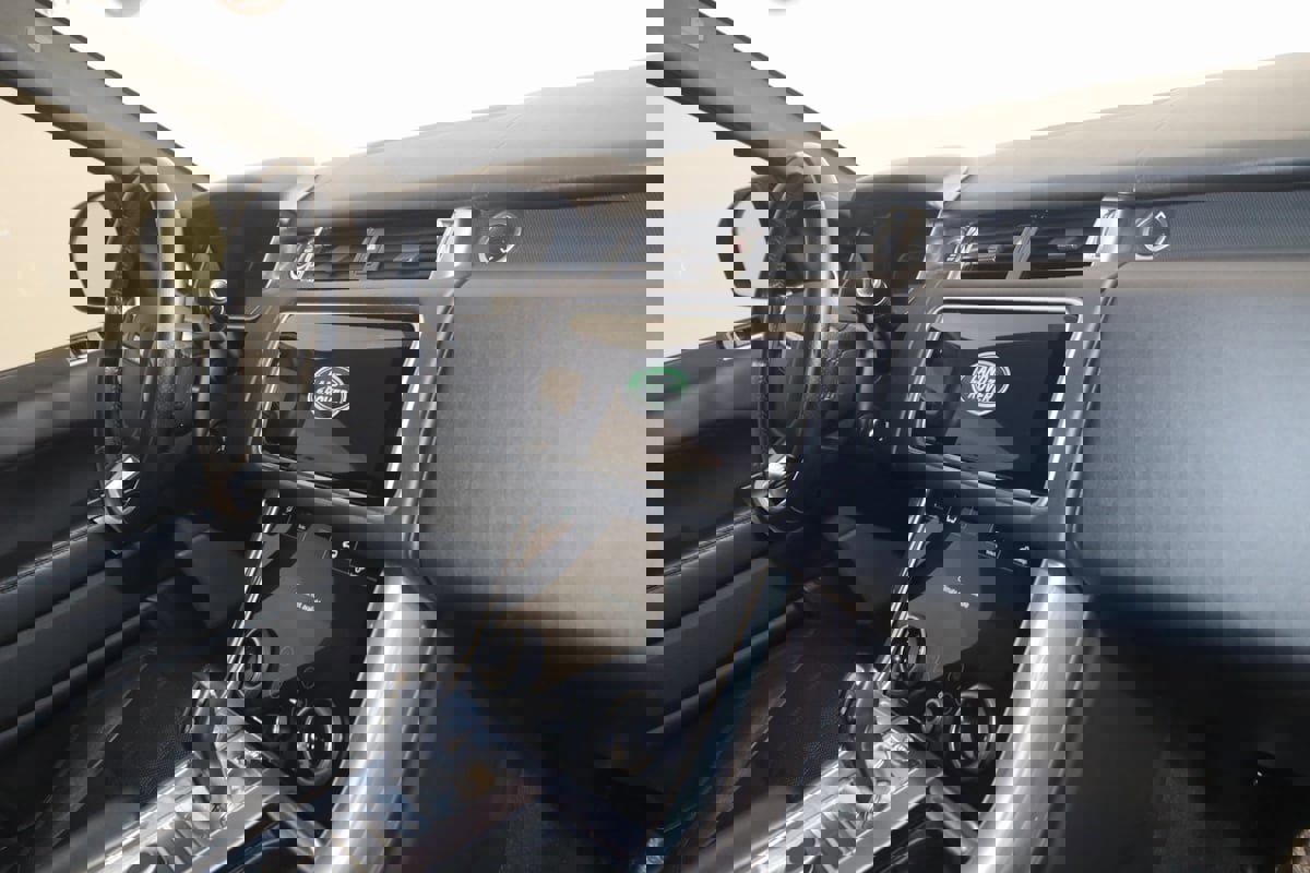 Used 2018 Land Rover Range Rover Sport HSE image 40