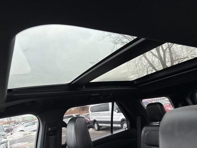 Used 2020 Ford Explorer XLT w/ Equipment Group 202A image 32