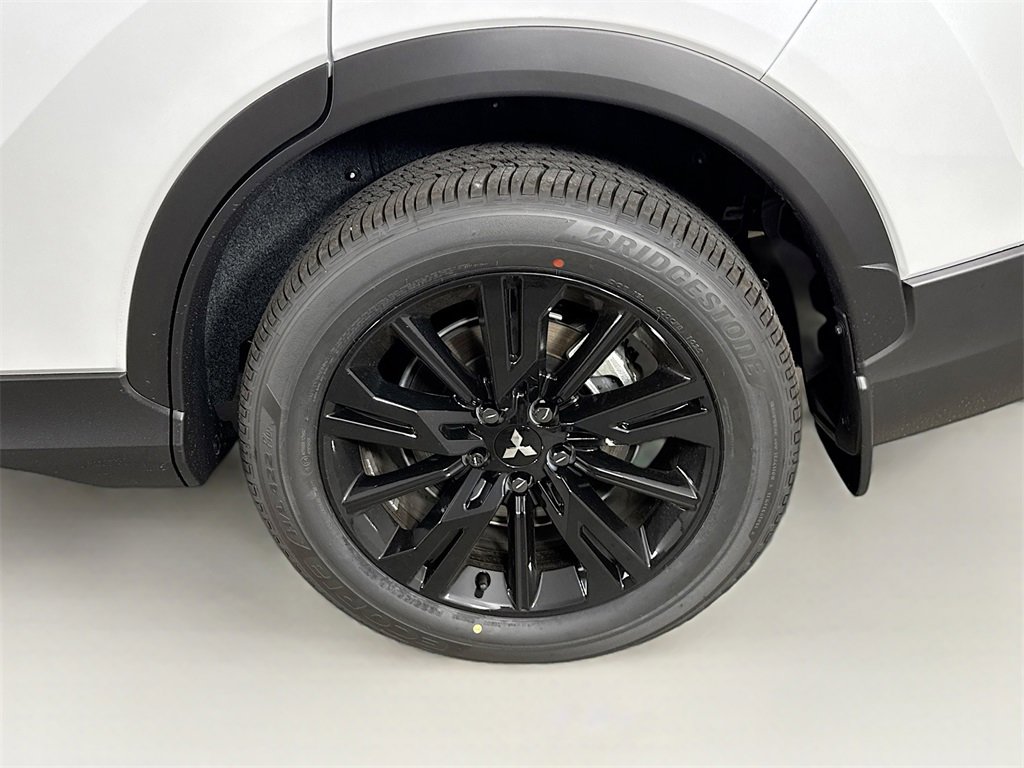 New 2025 Mitsubishi Eclipse Cross LE image 29