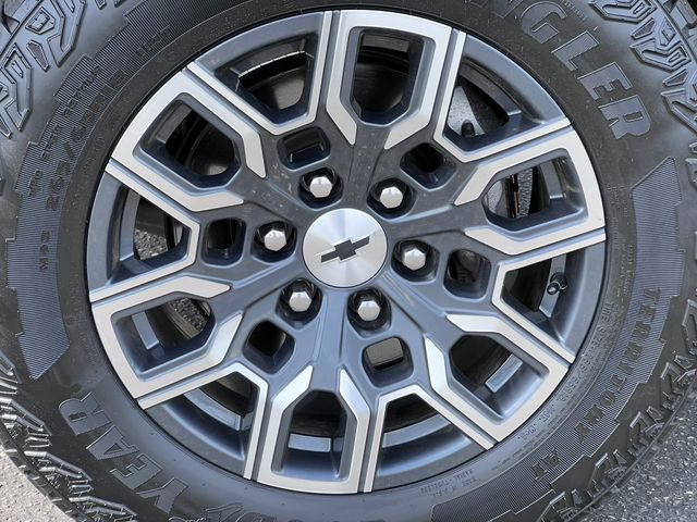 Used 2023 Chevrolet Colorado Z71 w/ Z71 Convenience Package 2 AWD/4WD image 7