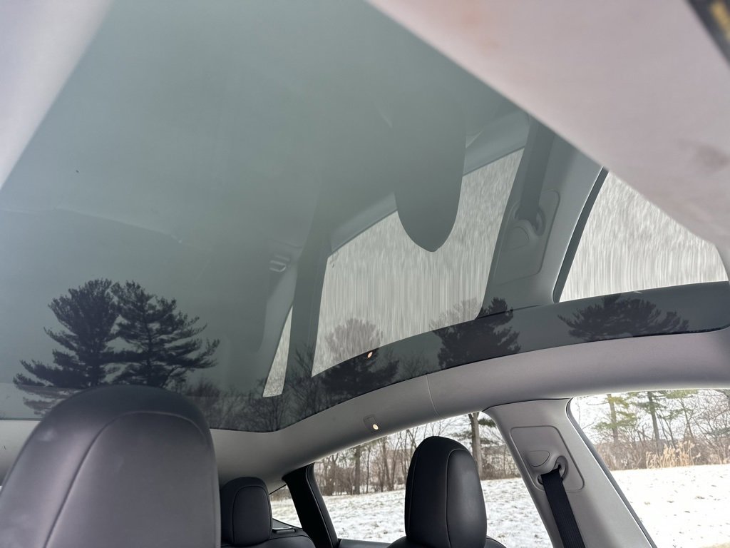 Used 2022 Tesla Model Y Long Range image 25