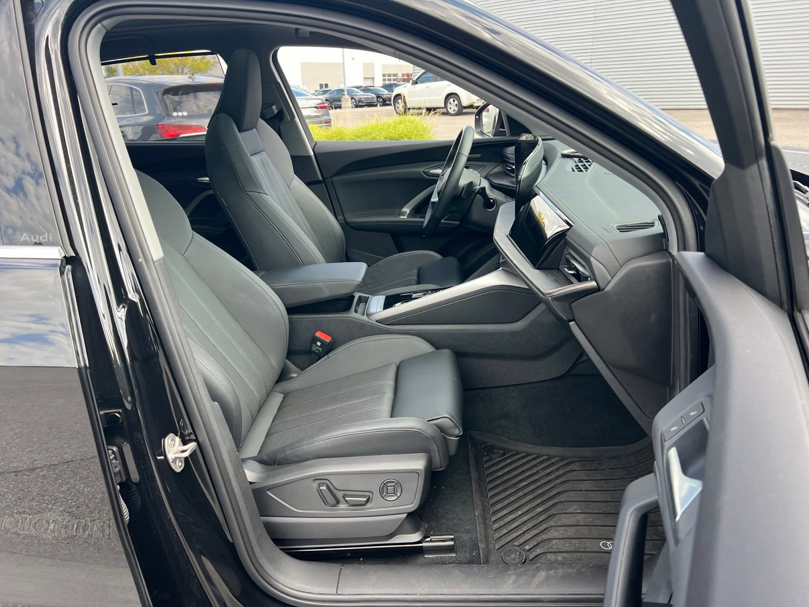 Used 2025 Audi Q5 Premium Plus w/ Premium Plus AWD/4WD image 33