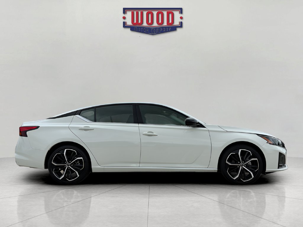 Used 2026 Nissan Altima 2.5 SR FWD image 2