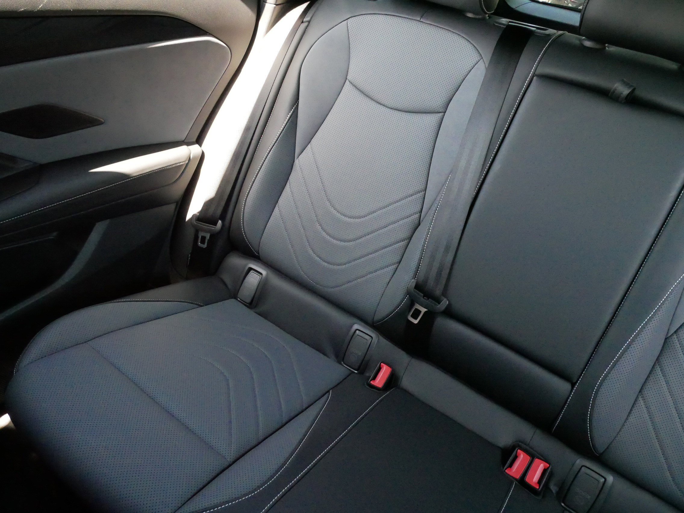 Certified 2025 Volkswagen Tiguan SE R-Line AWD/4WD image 12