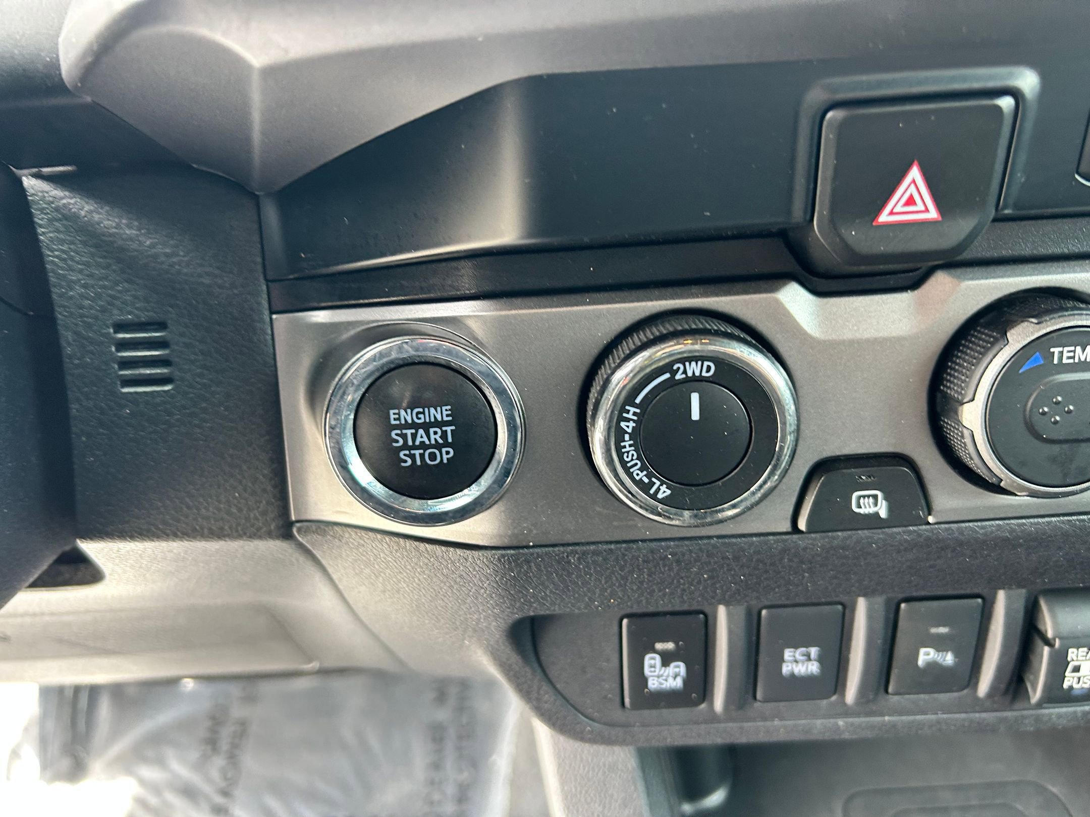 Used 2019 Toyota Tacoma Limited image 17
