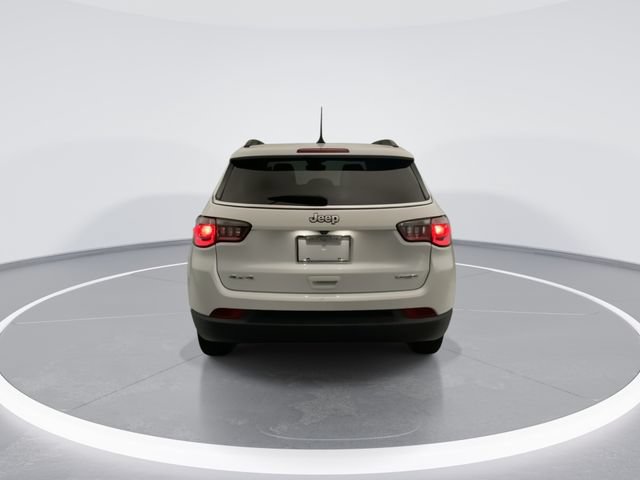 Used 2022 Jeep Compass Latitude AWD/4WD image 3