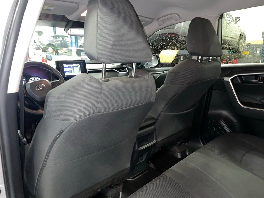 Used 2021 Toyota RAV4 LE image 24