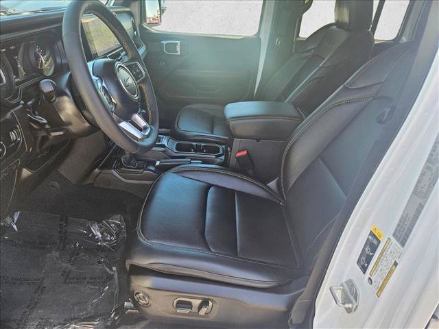Used 2024 Jeep Wrangler Unlimited Sahara w/ Technology Group AWD/4WD image 16