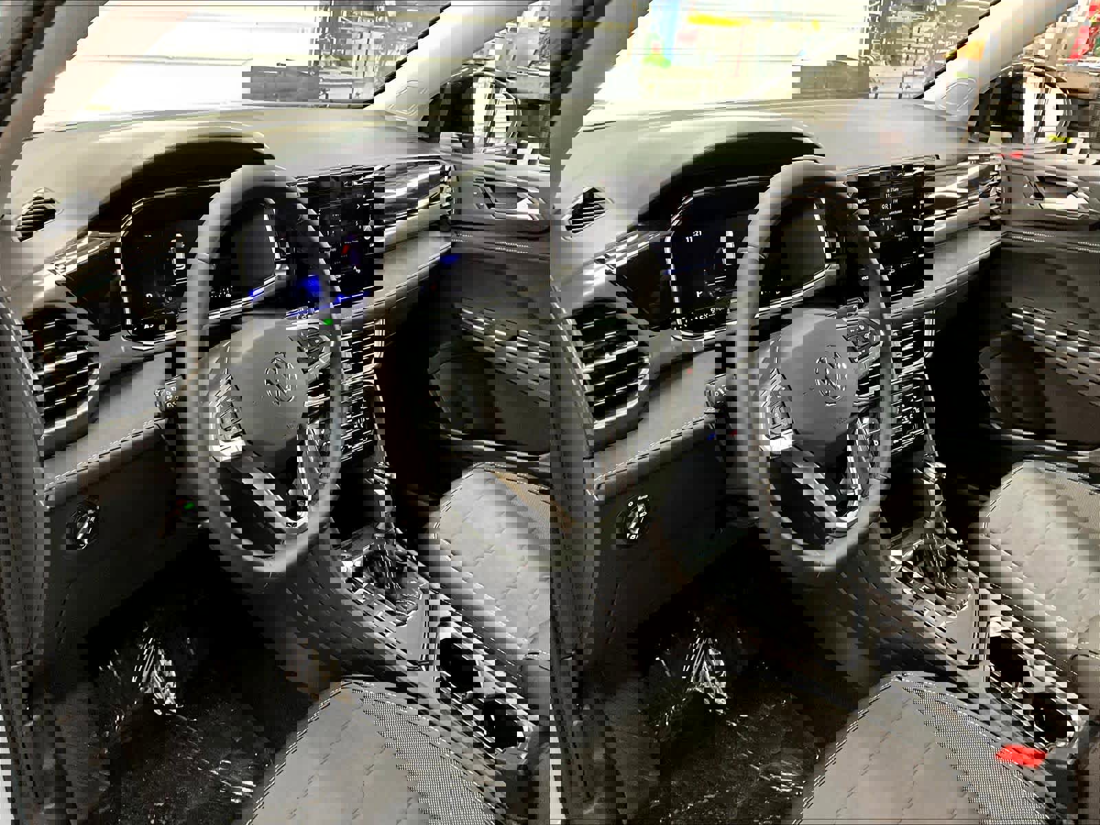 New 2026 Volkswagen Taos SE image 8