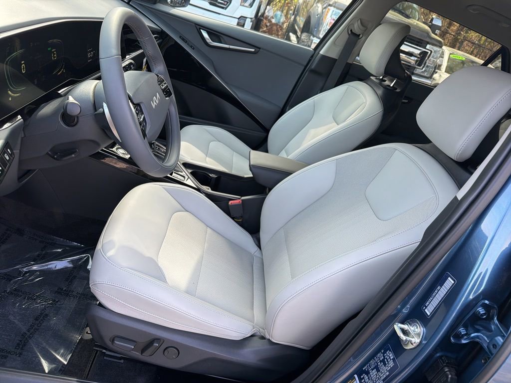 Certified 2025 Kia Niro EX image 14