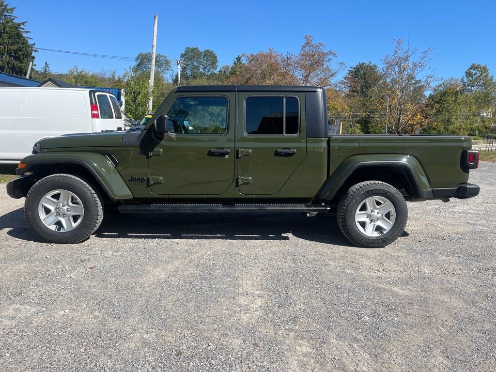 Used 2022 Jeep Gladiator Sport image 10