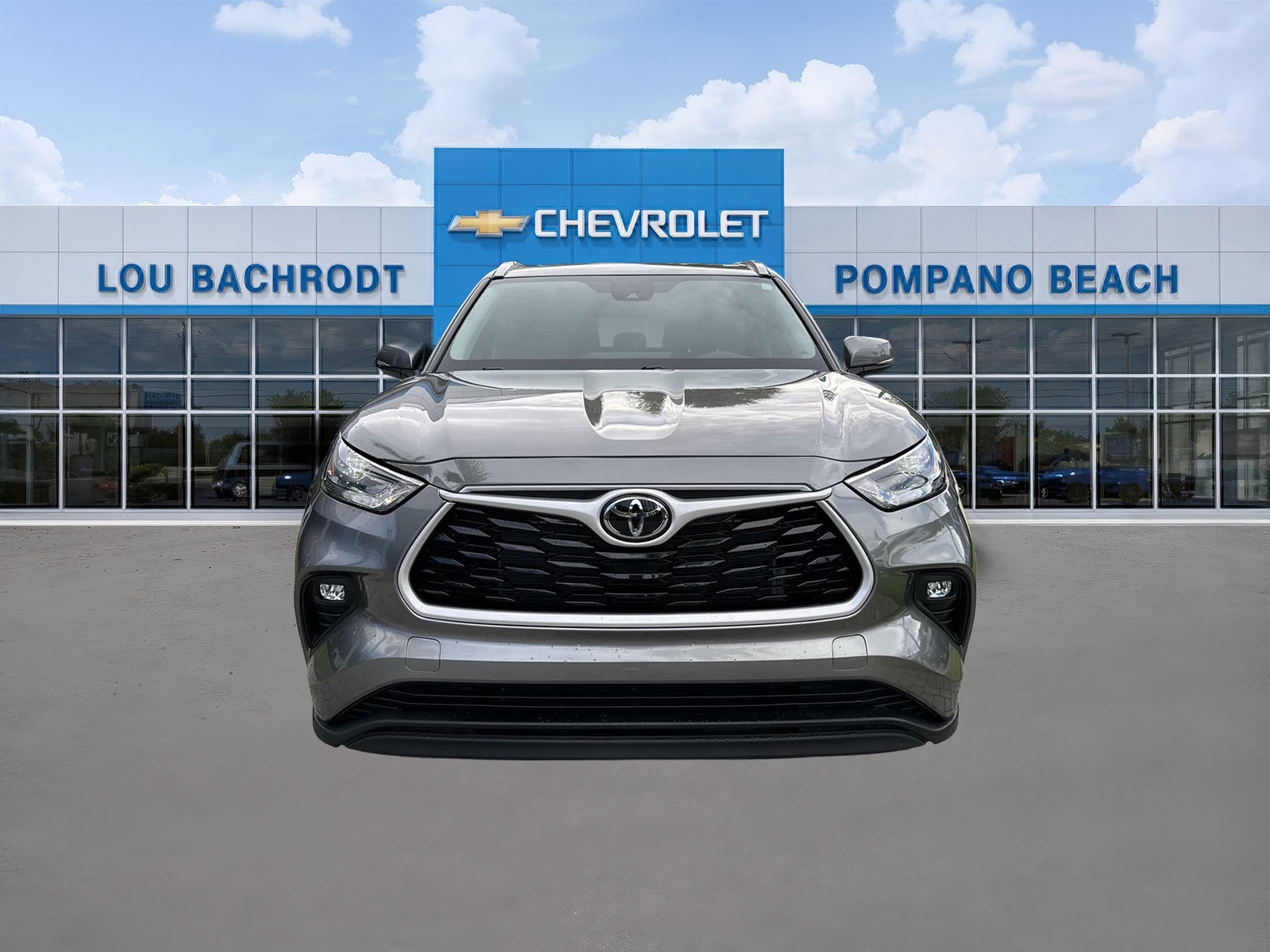 Used 2025 Toyota Highlander XLE FWD image 3