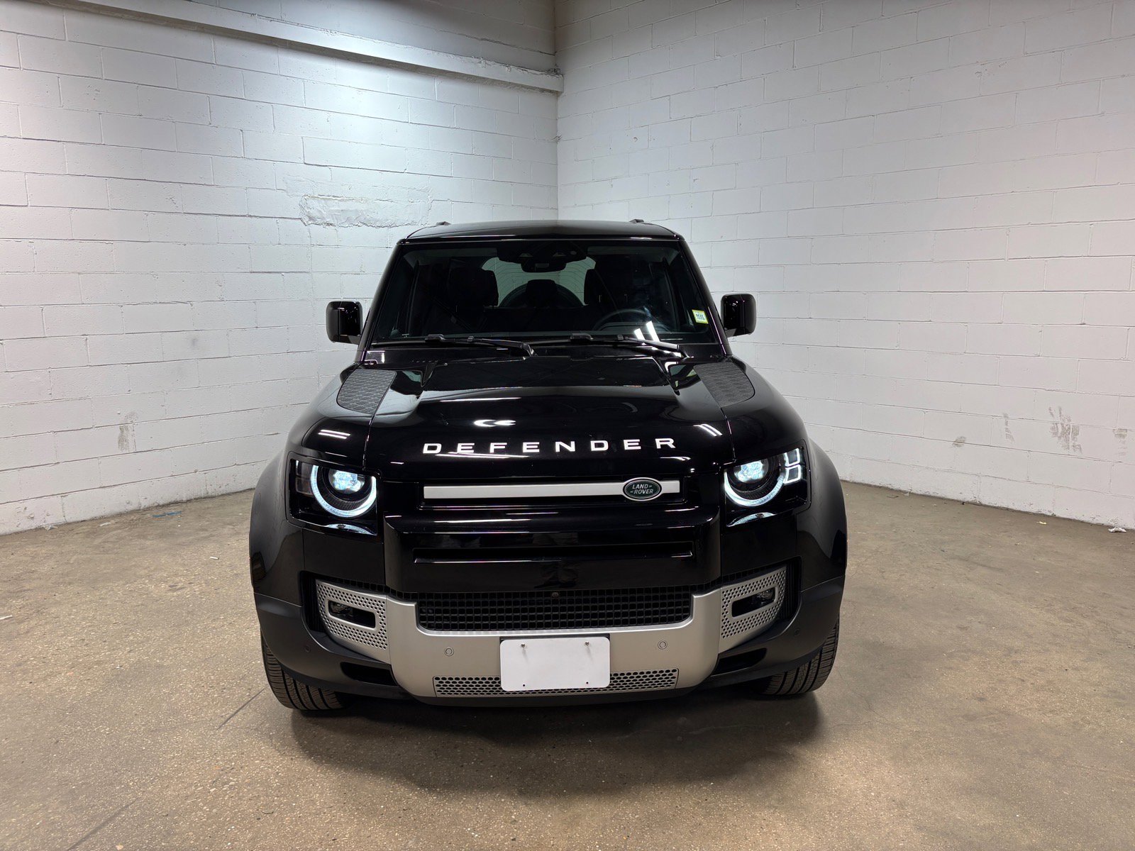 Used 2025 Land Rover Defender 110 S AWD/4WD image 3