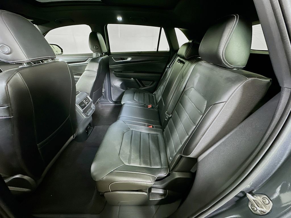Used 2024 Volkswagen Atlas Cross Sport SEL R-Line image 14