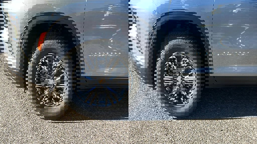 New 2026 Chevrolet Traverse LT w/ Driver Confidence Package image 9