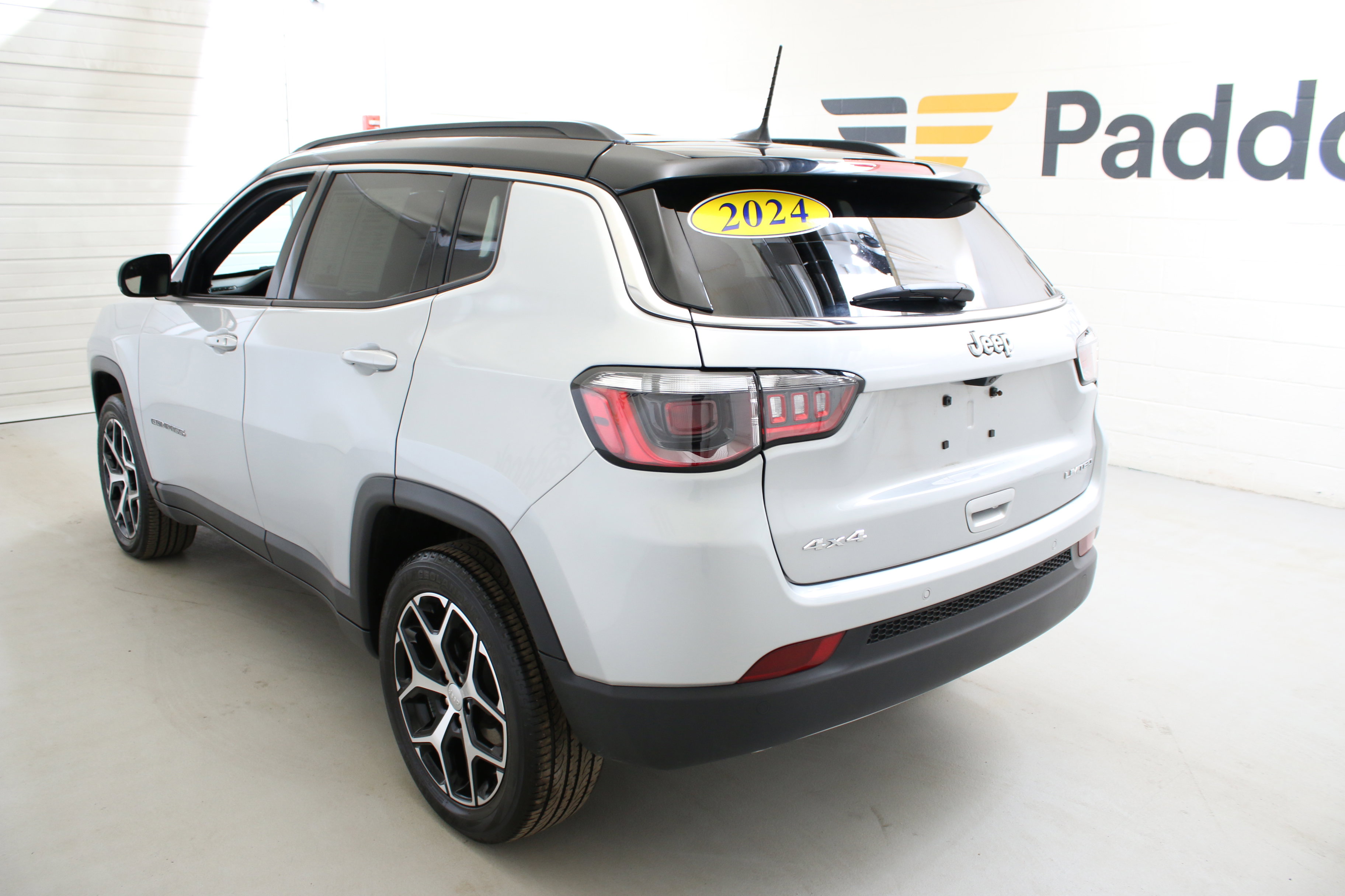 Used 2024 Jeep Compass Limited AWD/4WD image 7