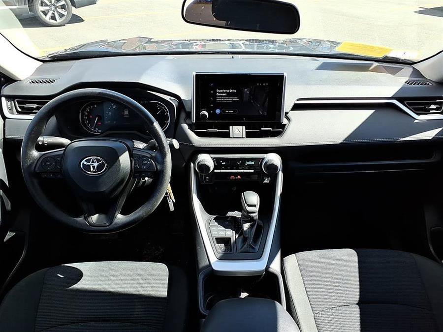 Used 2025 Toyota RAV4 LE AWD/4WD image 18