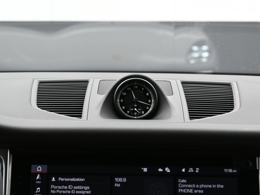 Certified 2026 Porsche Macan AWD/4WD image 24