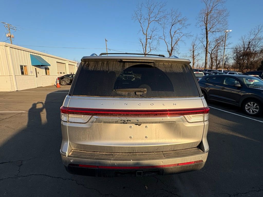 Used 2022 Lincoln Navigator Reserve image 8