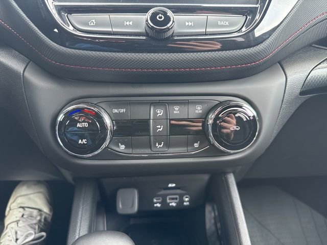 Used 2023 Chevrolet TrailBlazer RS w/ Sun and Liftgate Package image 38