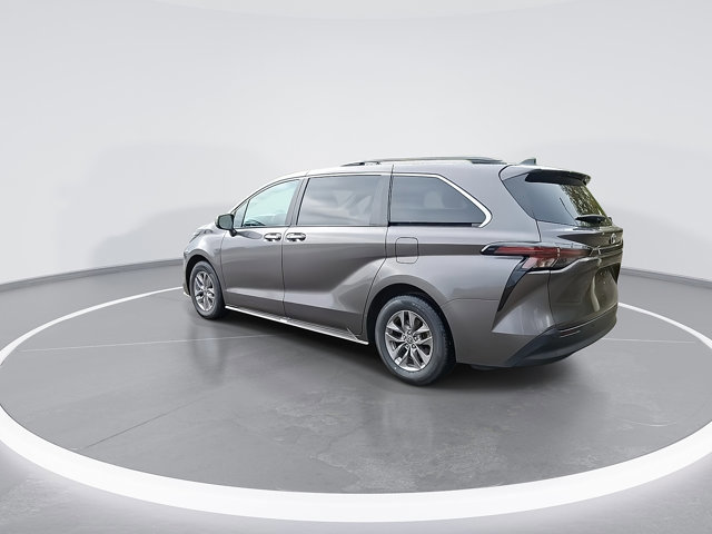 Used 2023 Toyota Sienna XLE image 7