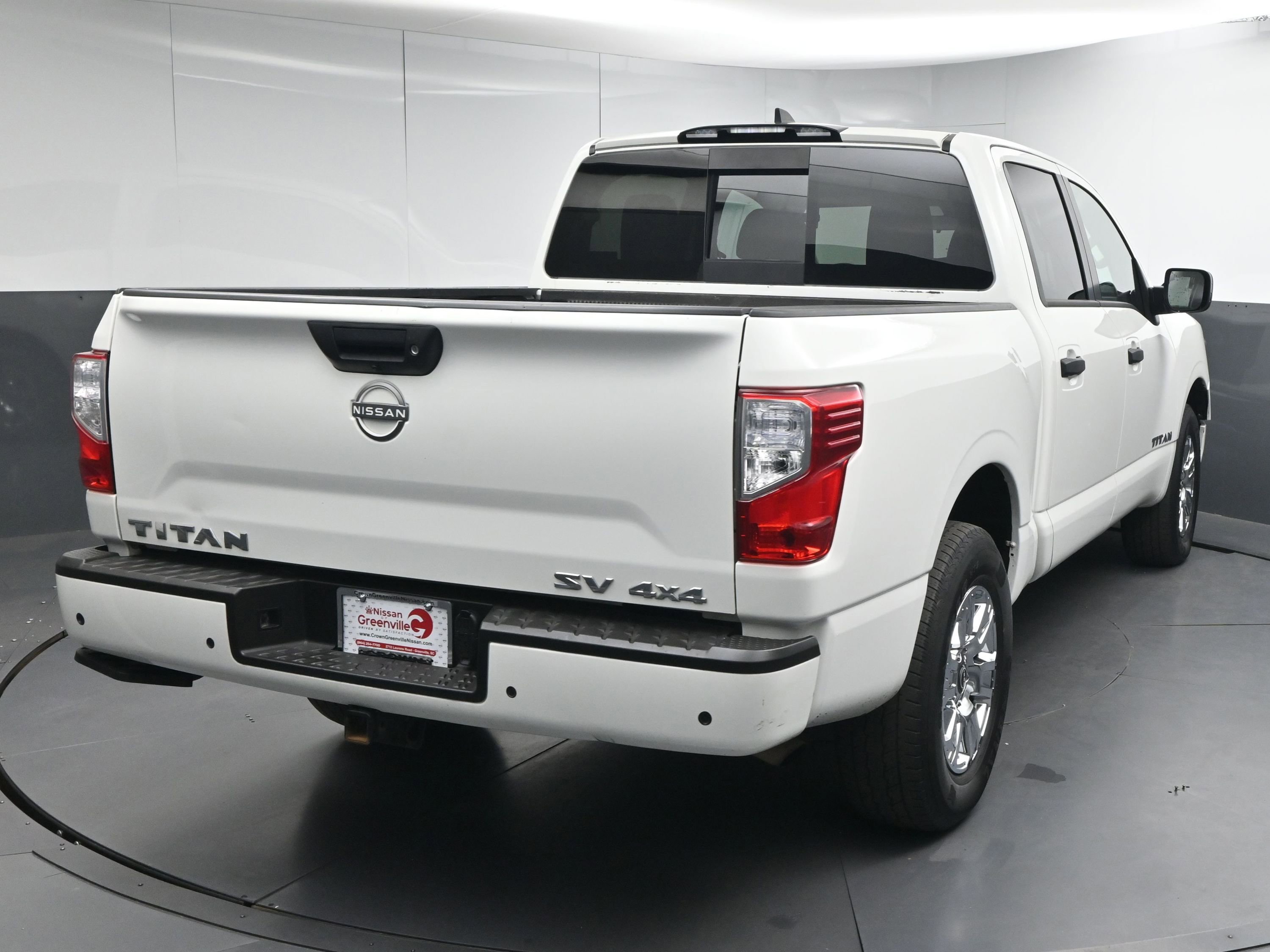 Used 2024 Nissan Titan SV w/ Accessory Utility Package image 8