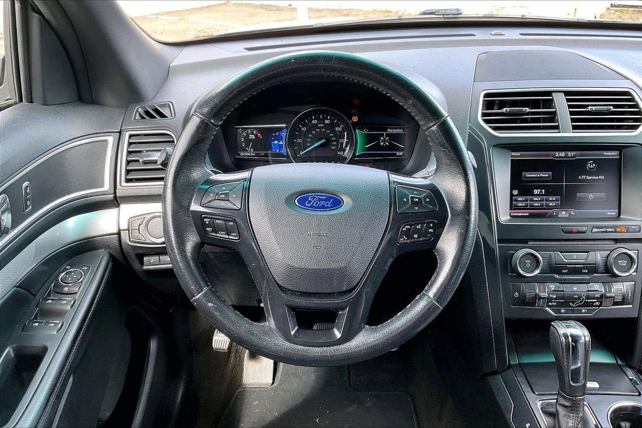 Used 2016 Ford Explorer XLT w/ Equipment Group 201A image 10