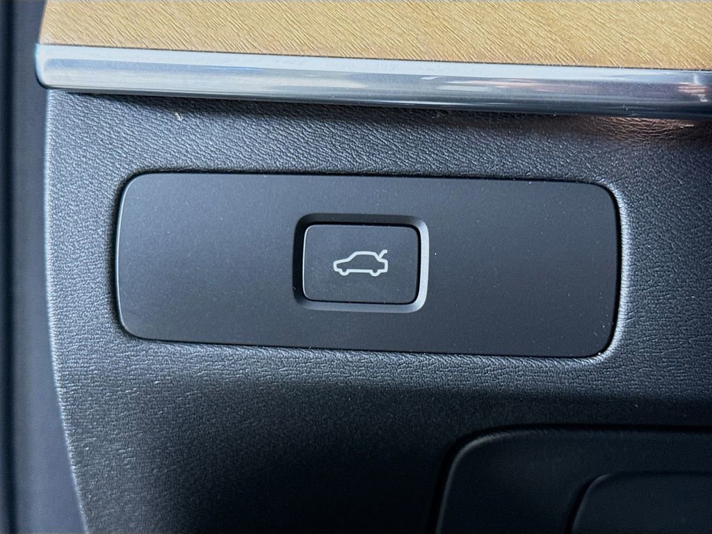 Used 2025 Volvo XC90 B6 Ultra image 10