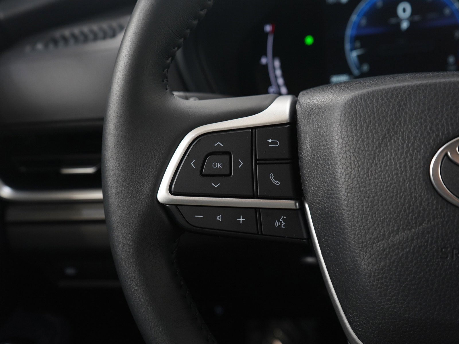 Used 2025 Toyota Grand Highlander AWD image 27