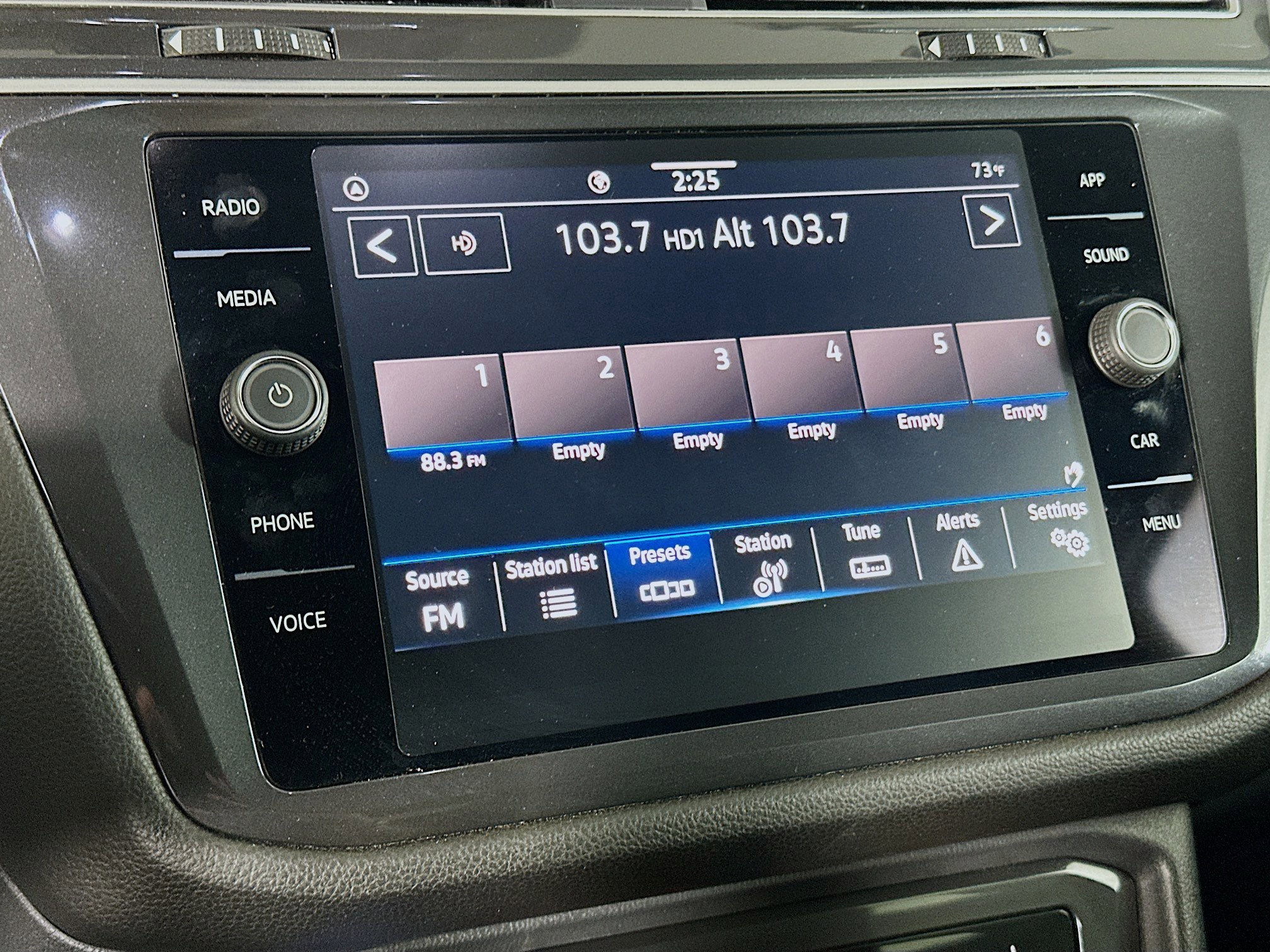 Used 2023 Volkswagen Tiguan SE FWD image 19