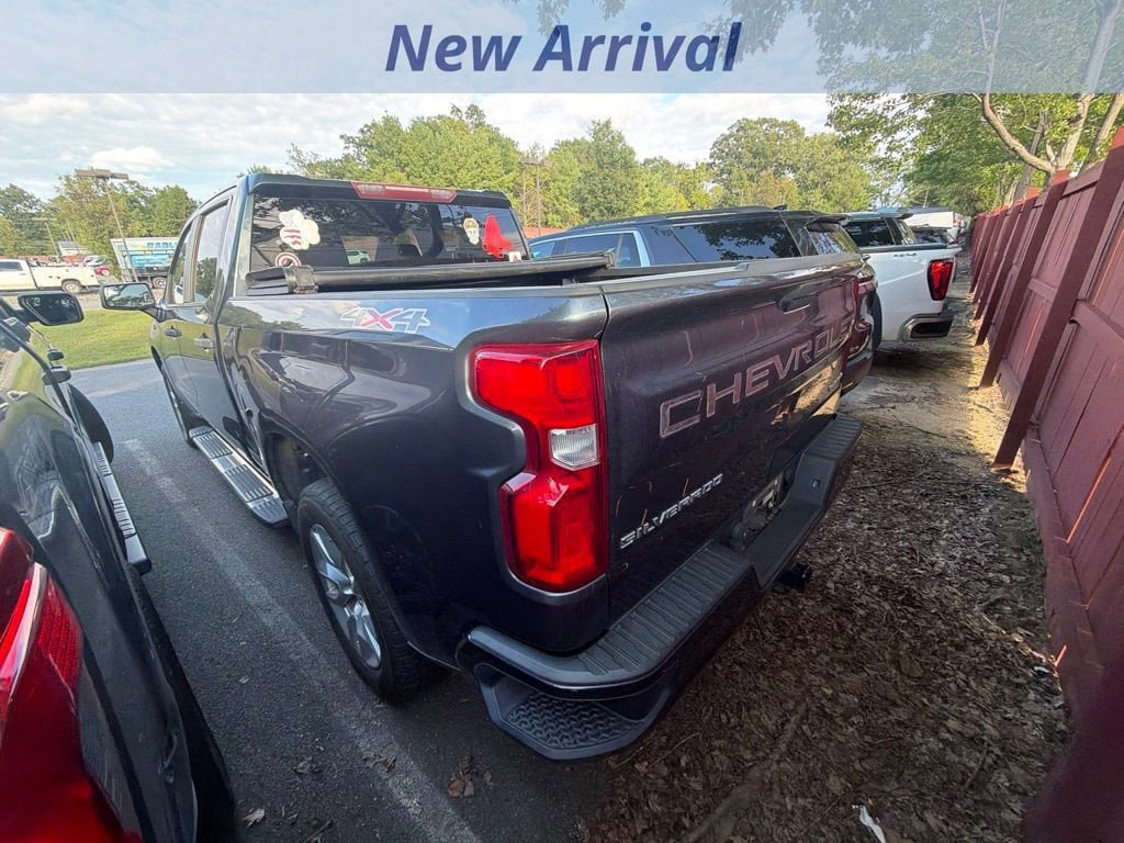Used 2019 Chevrolet Silverado 1500 Custom w/ Custom Value Package AWD/4WD image 11