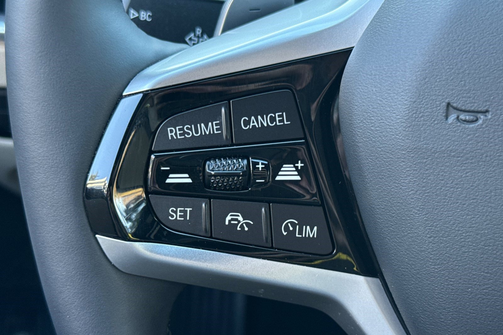 Used 2025 BMW 330i Sedan w/ Premium Package image 30