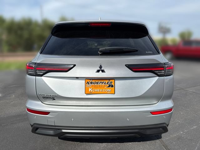 Used 2025 Mitsubishi Outlander ES AWD/4WD image 4