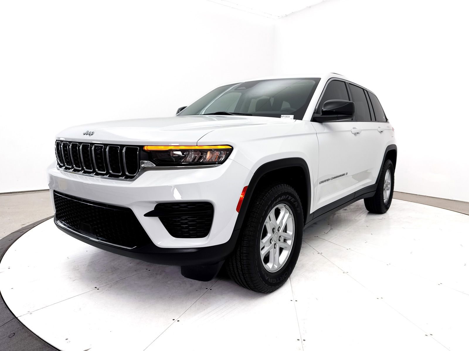 Used 2023 Jeep Grand Cherokee Laredo w/ Luxury Tech Group I AWD/4WD image 12