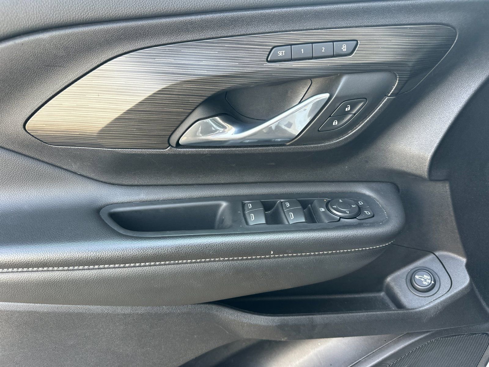 Used 2024 GMC Terrain SLT FWD image 10