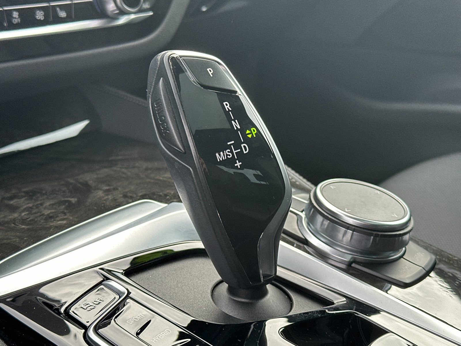 Used 2023 BMW 530e w/ M Sport Package image 21