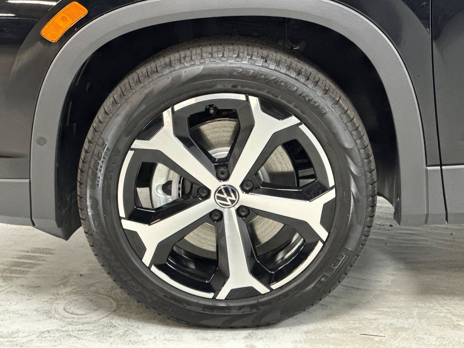 New 2026 Volkswagen Tiguan SE AWD/4WD image 24