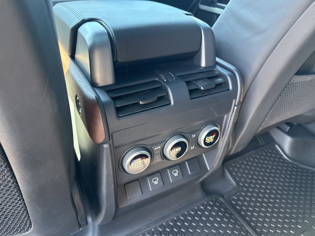 Used 2024 Land Rover Defender 110 SE image 11