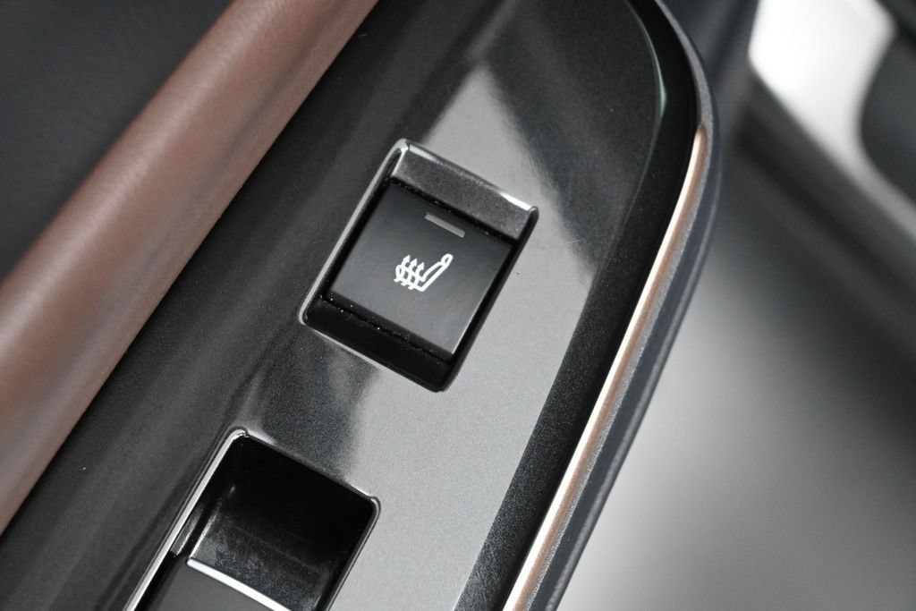 Certified 2024 Toyota Crown AWD/4WD image 33