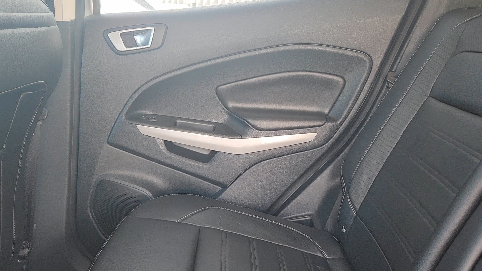 Used 2020 Ford EcoSport Titanium AWD/4WD image 16