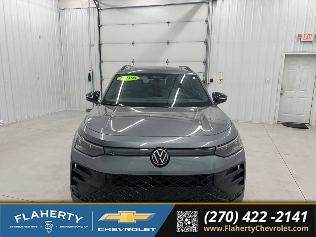 Used 2025 Volkswagen Tiguan SE R-Line AWD/4WD image 7