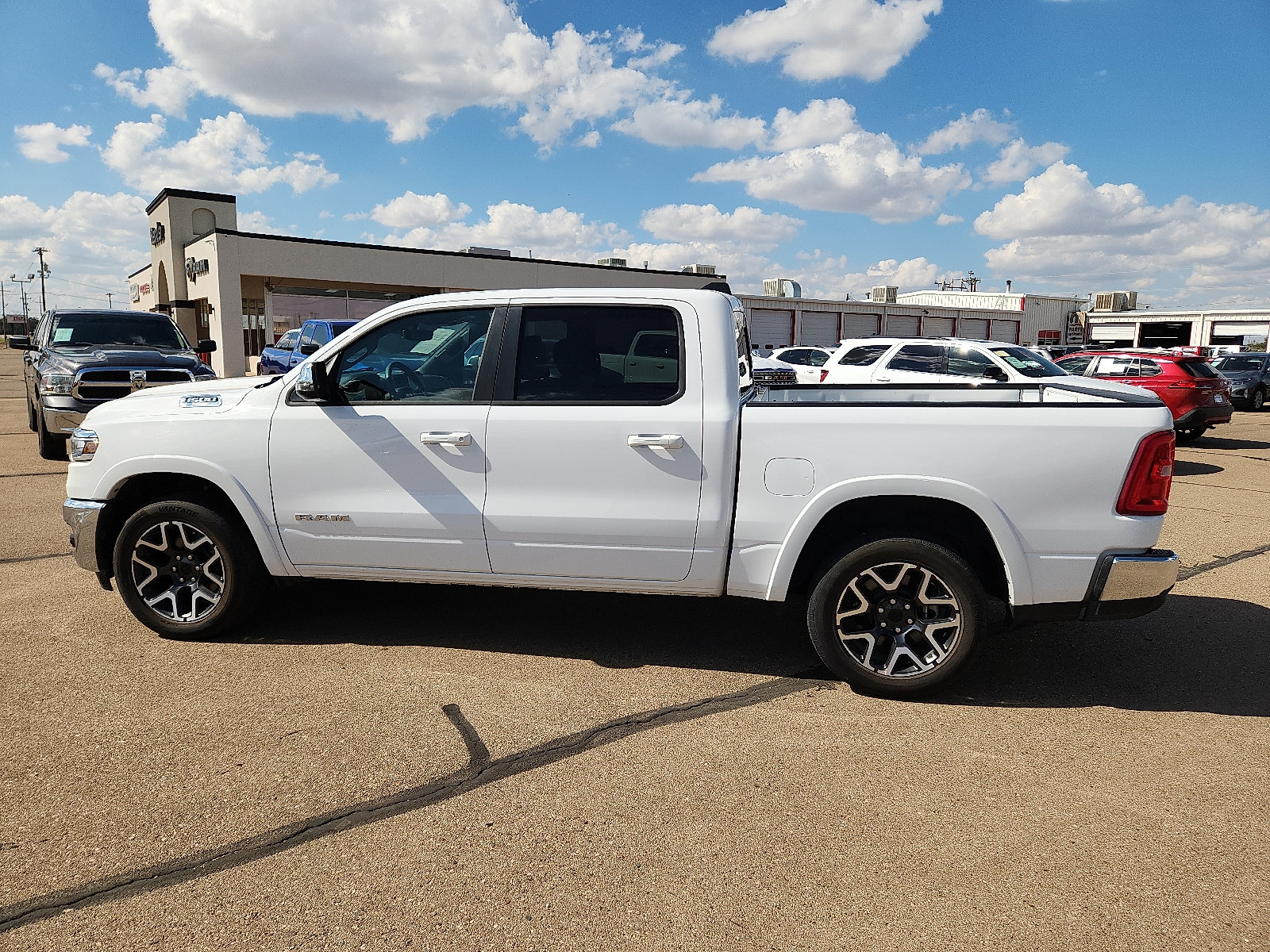 Used 2025 RAM 1500 Laramie AWD/4WD image 2