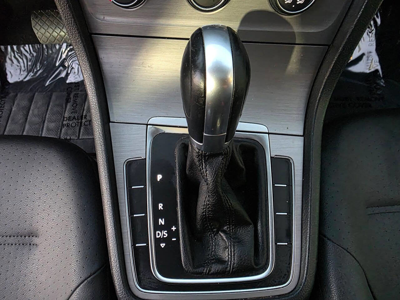 Used 2015 Volkswagen Golf S image 38