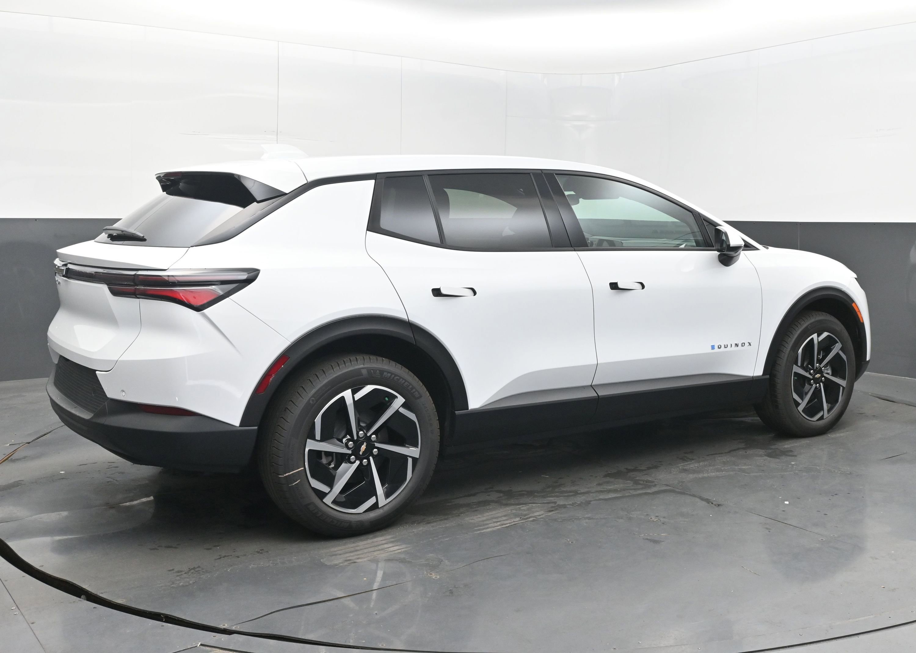 New 2026 Chevrolet Equinox EV LT image 9