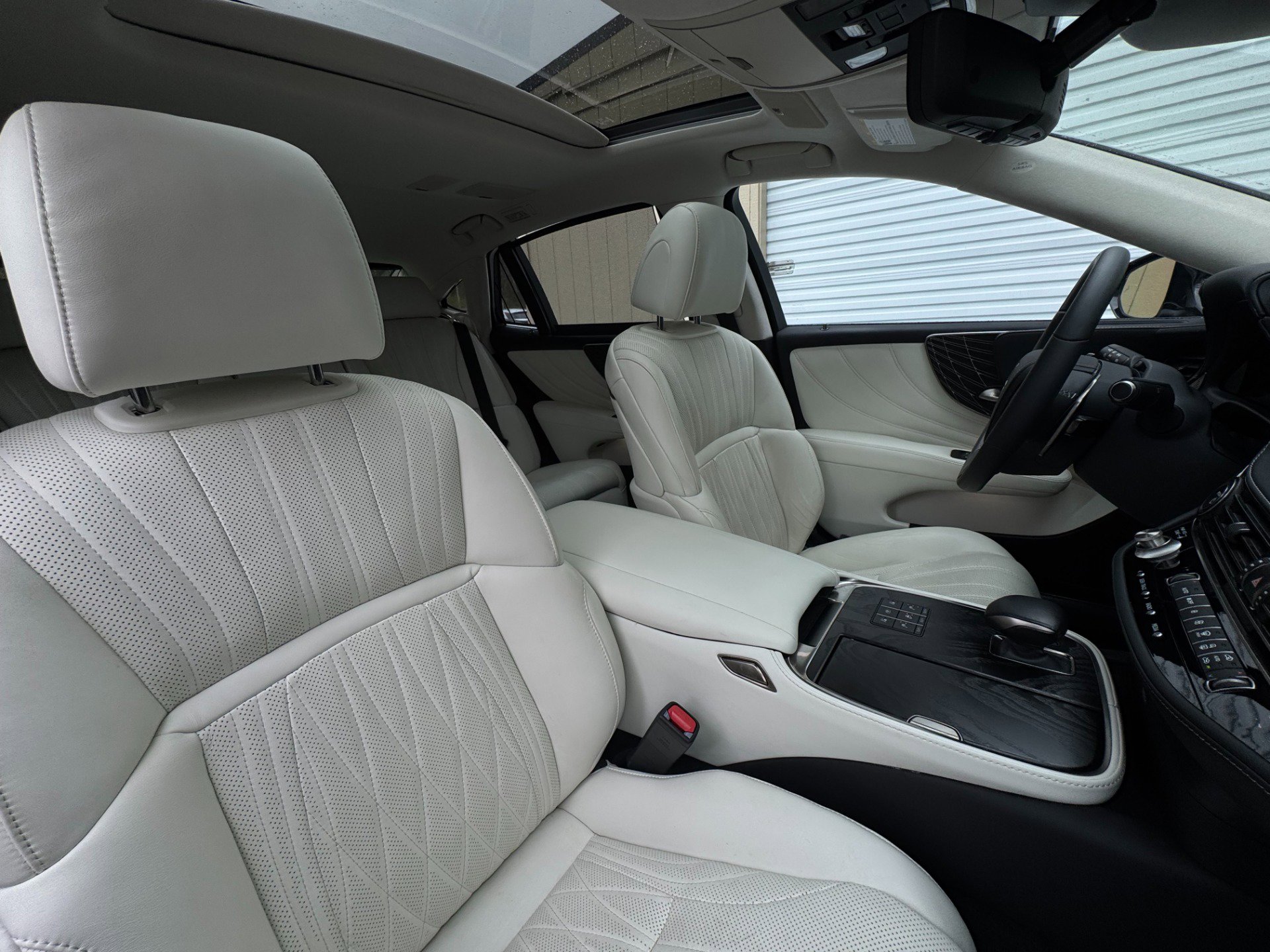 Used 2023 Lexus LS 500h AWD w/ Luxury Package image 36