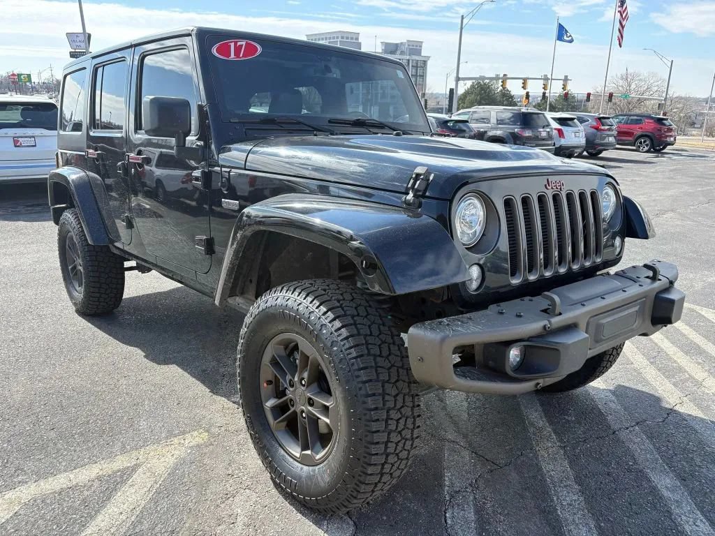 Used 2017 Jeep Wrangler Unlimited Sahara AWD/4WD image 7