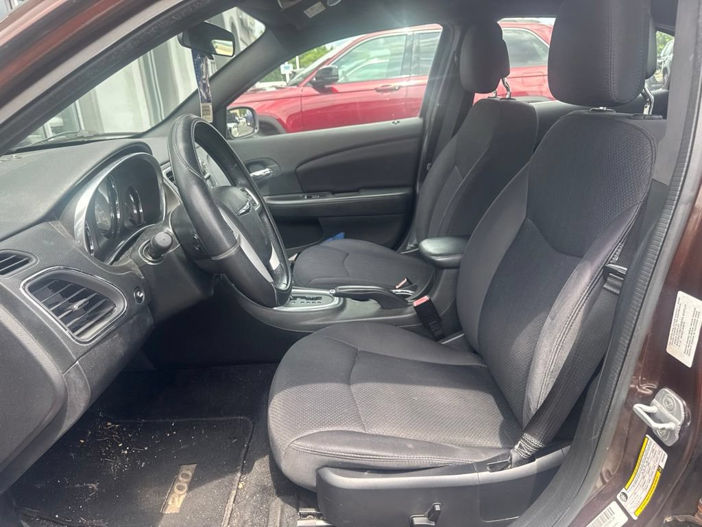 Used 2013 Chrysler 200 Touring FWD image 5
