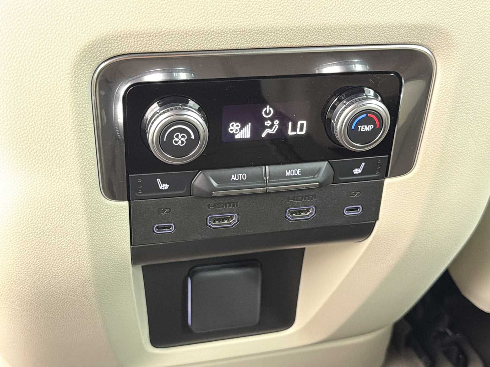 New 2026 GMC Yukon XL Denali w/ Denali Reserve Package AWD/4WD image 25