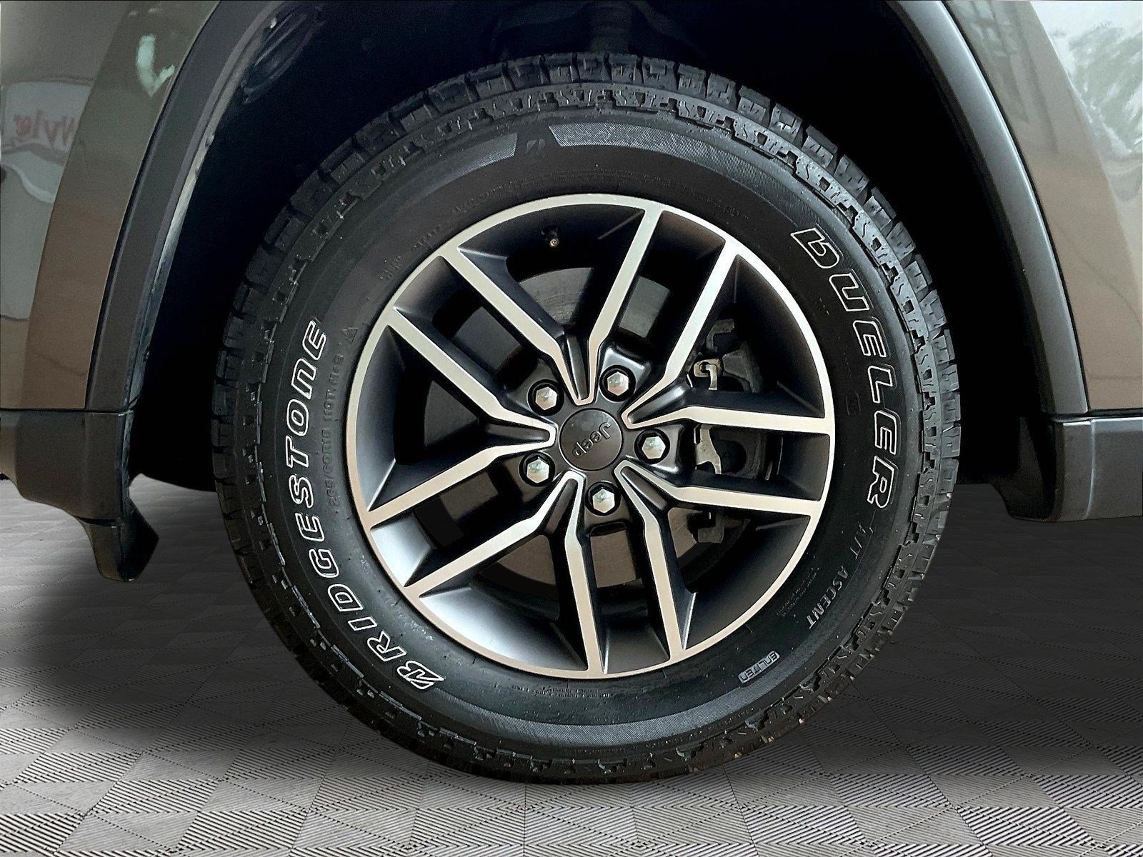 Used 2021 Jeep Grand Cherokee Limited AWD/4WD image 32